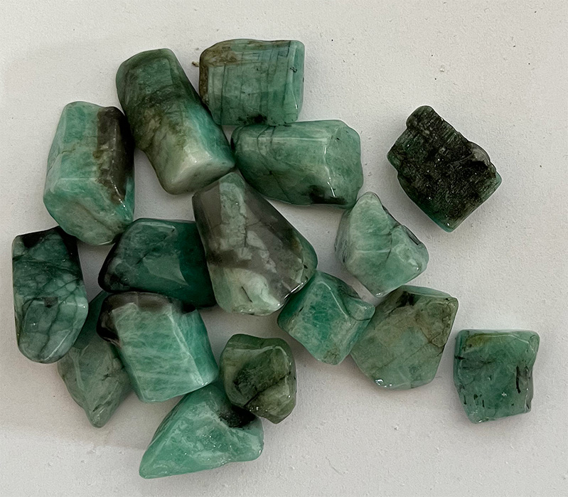 Emeralds, tumbled 50g. A grade.