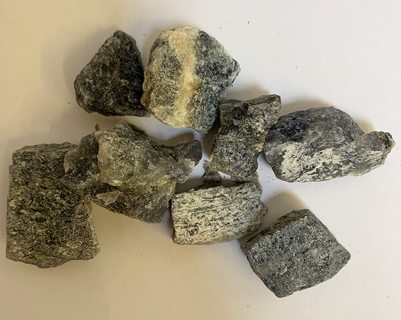 Iolite, rough 200g.