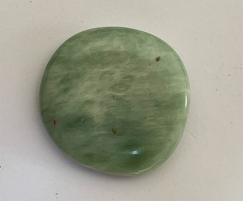 Serpentine small palmstone 4 cm