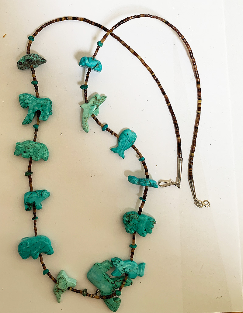 Necklace one strand, 13 fetishes magnesite Navajo 