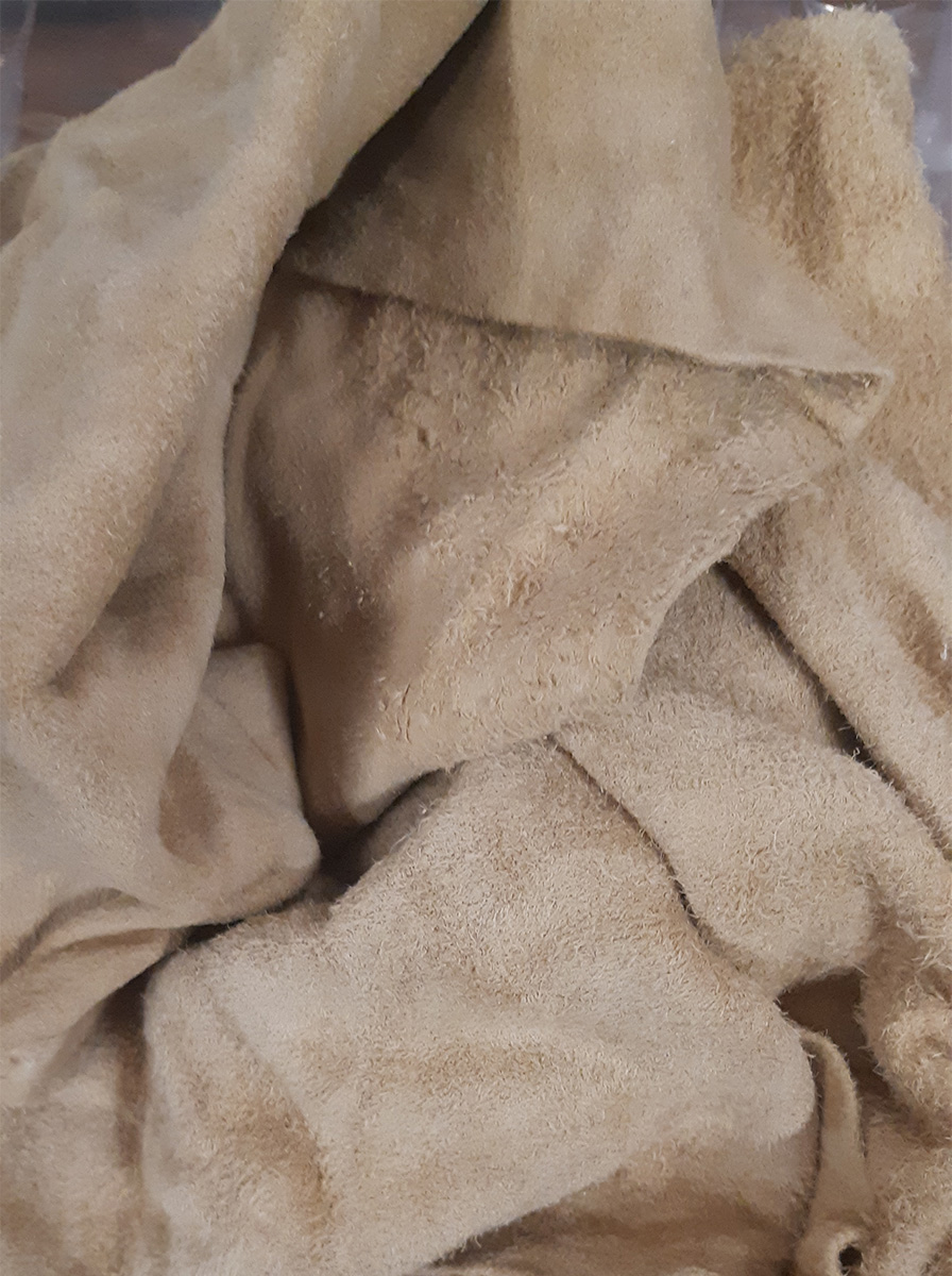 Deer skin splits, natural, by pound 453g