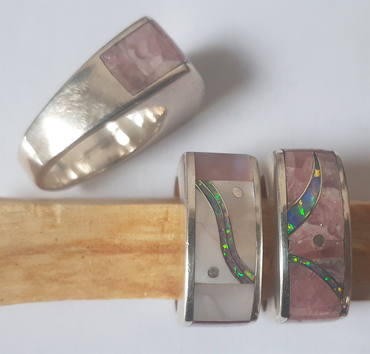 Inlaid stone ring